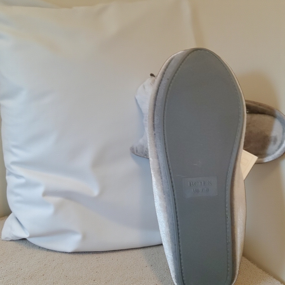 NWT BCTEN COLL Women's Gray Fur Slippers - Picture 4 of 4